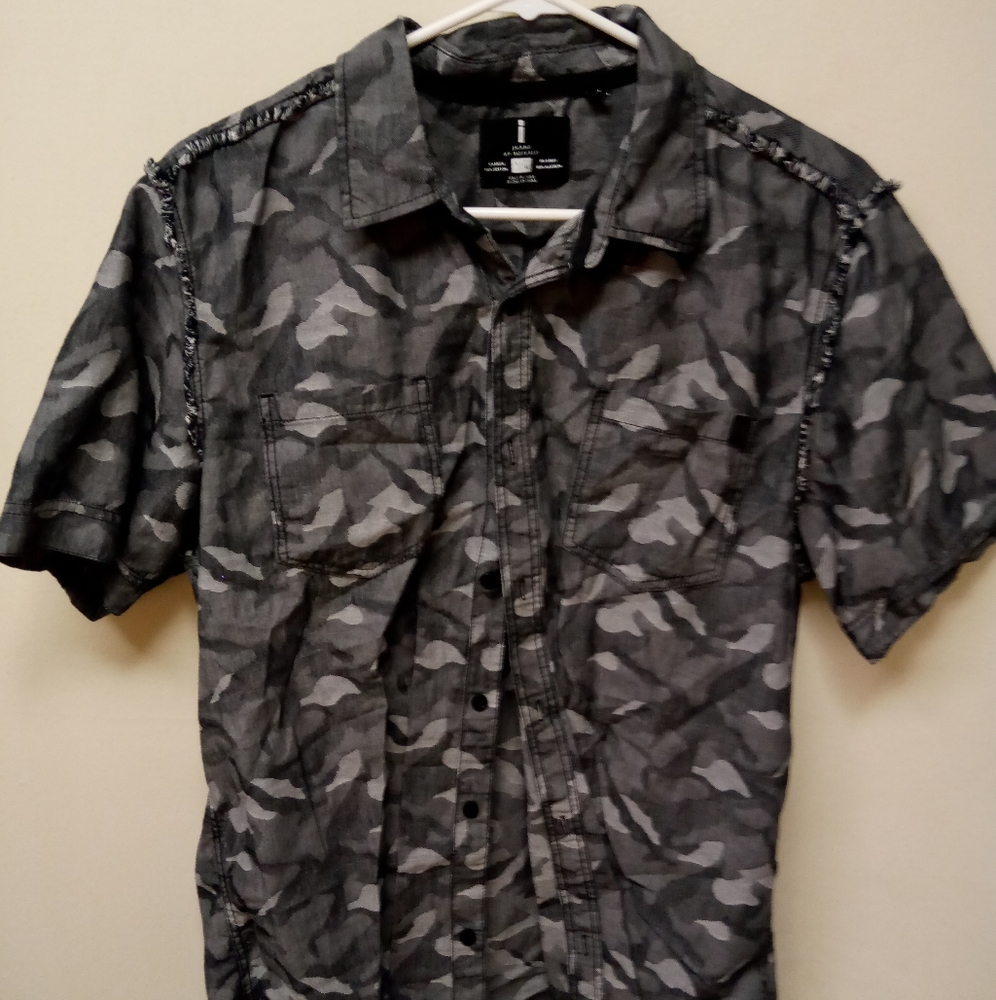Button up short sleeve shirt Size Large